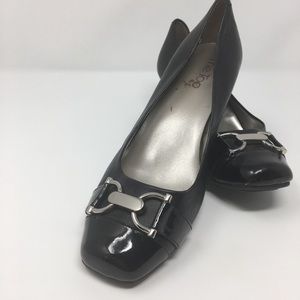 MeToo Women’s Squared Heeled Leather Shoe size 9M